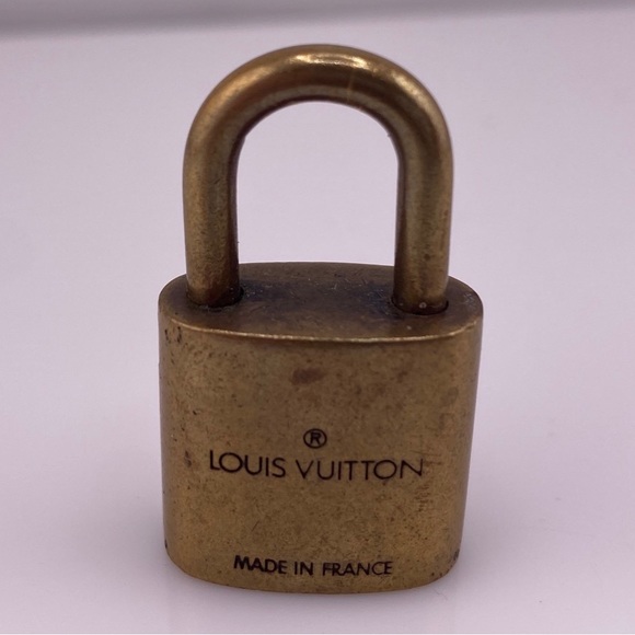 #317 Authentic LOUIS VUITTON Lock & NO Key Padlock brass Unpolished LV - Picture 3 of 3